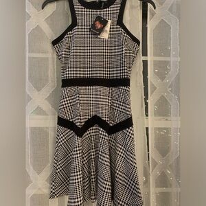 Semi stretch dress, black and white style ex small